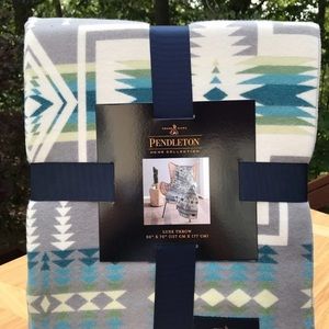 NWT Pendleton Throw Blanket